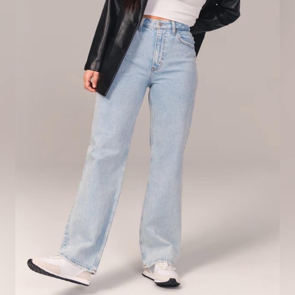 Abercrombie & Fitch Curve Love High Rise 90’s Relaxed Jeans